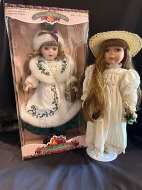 Victorian Collection White Porcelain Doll with Fur-Trim Coat (2 Dolls)